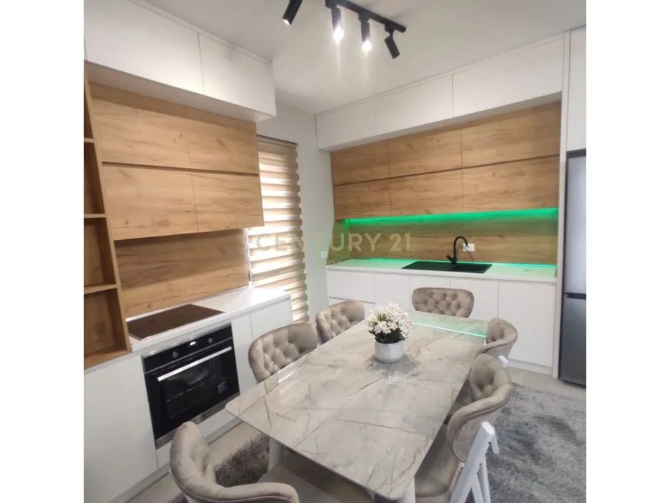 Tirane, jepet me qera apartament 2+1 Kati 6, 98 m² 800 € ("FARMACIA 10)