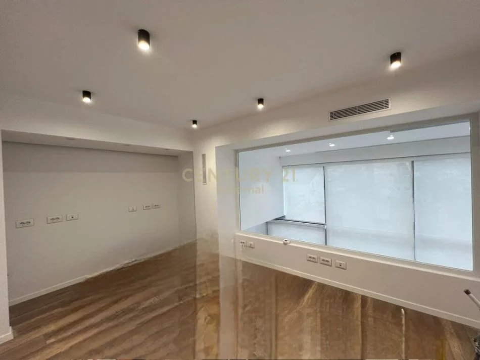 Tirane, shes ambjent biznesi , 93 m² 280.000 € (Yzberisht)