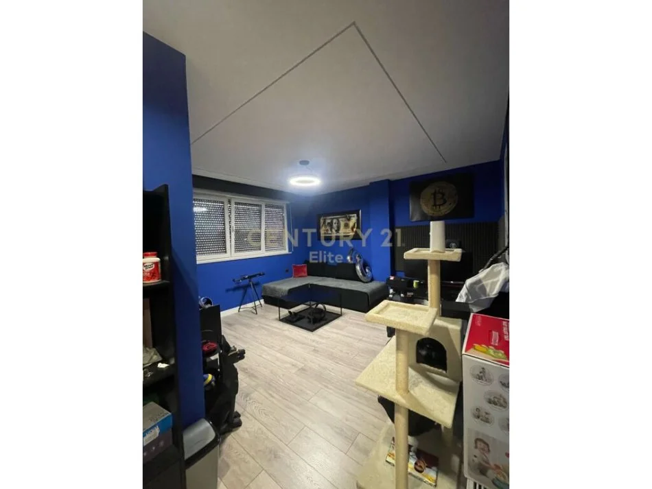 Tirane, jepet me qera ambjent biznesi Kati 9, 190 m² 1.500 € (Xhamllik)