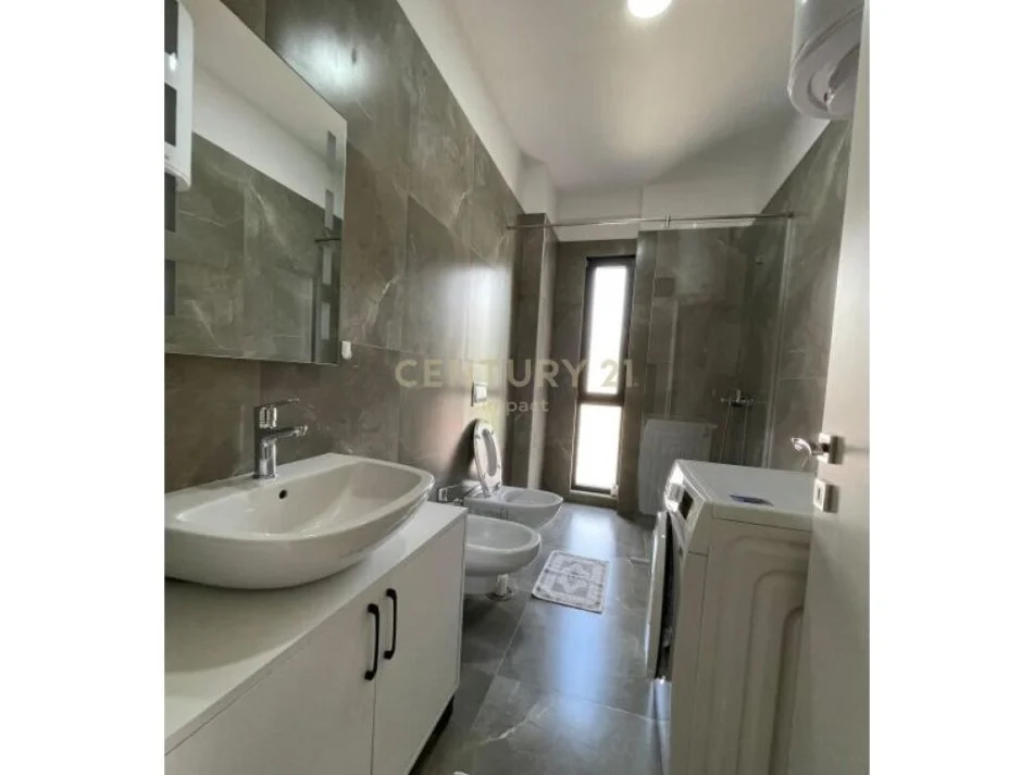 Tirane, jepet me qera apartament 2+1 Kati 6, 98 m² 800 € ("FARMACIA 10)