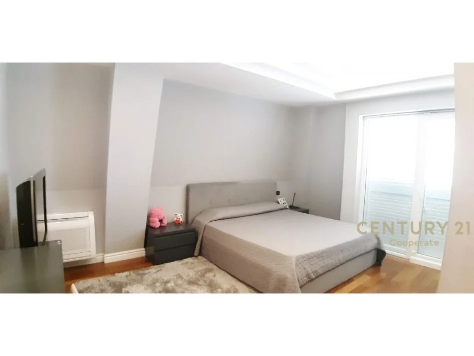 Tirane, shes PENTHOUSE ME PISHINE 3+1 , 330 m² 850.000 € (Stadiumi Dinamo)