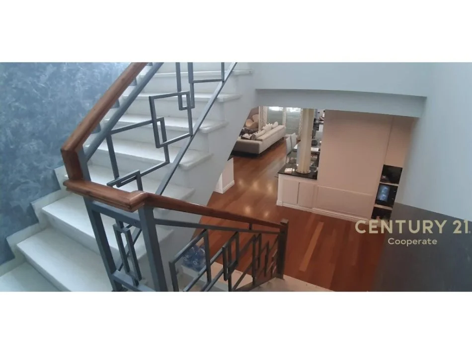 Tirane, shes PENTHOUSE ME PISHINE 3+1 , 330 m² 850.000 € (Stadiumi Dinamo)