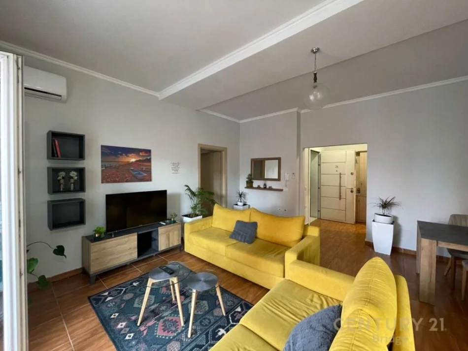 Tirane, jepet me qera apartament Kati 5, 100 m² 800 € 