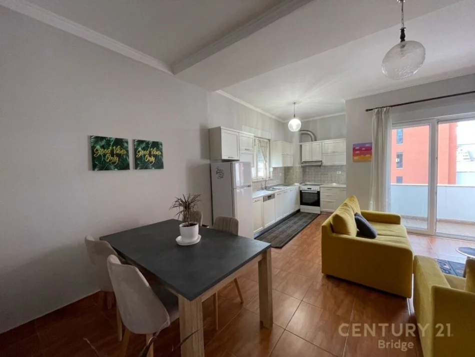 Tirane, jepet me qera apartament Kati 5, 100 m² 800 € 