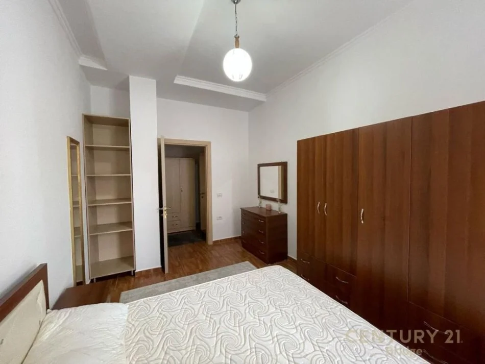 Tirane, jepet me qera apartament Kati 5, 100 m² 800 € 
