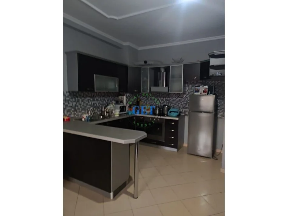 Durres, jepet me qera apartament 2+1 Kati 6, 100 m² 500 € (Sheshi Pranvera)
