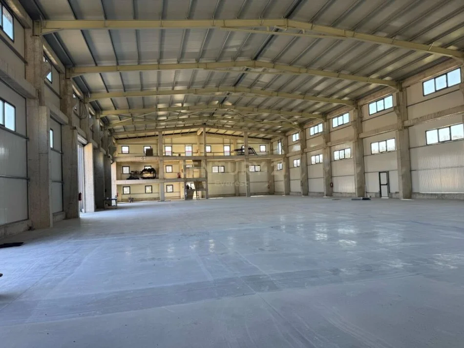 Tirane, shitet ambjent biznesi Kati 0, 2.501 m² 1.500.000 € (Prane City Park)