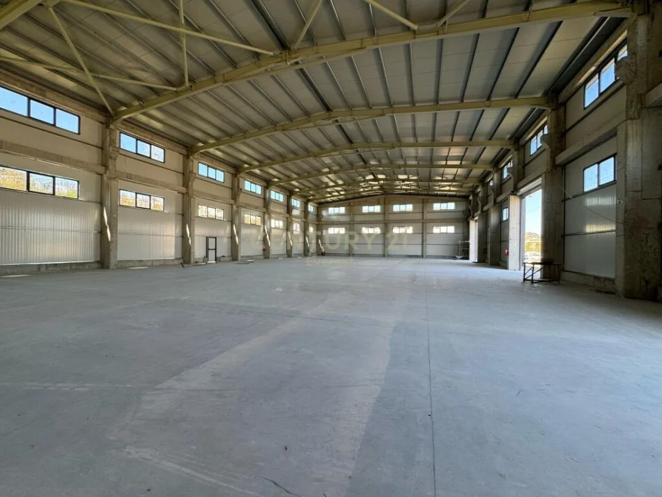 Tirane, shitet ambjent biznesi Kati 0, 2.501 m² 1.500.000 € (Prane City Park)