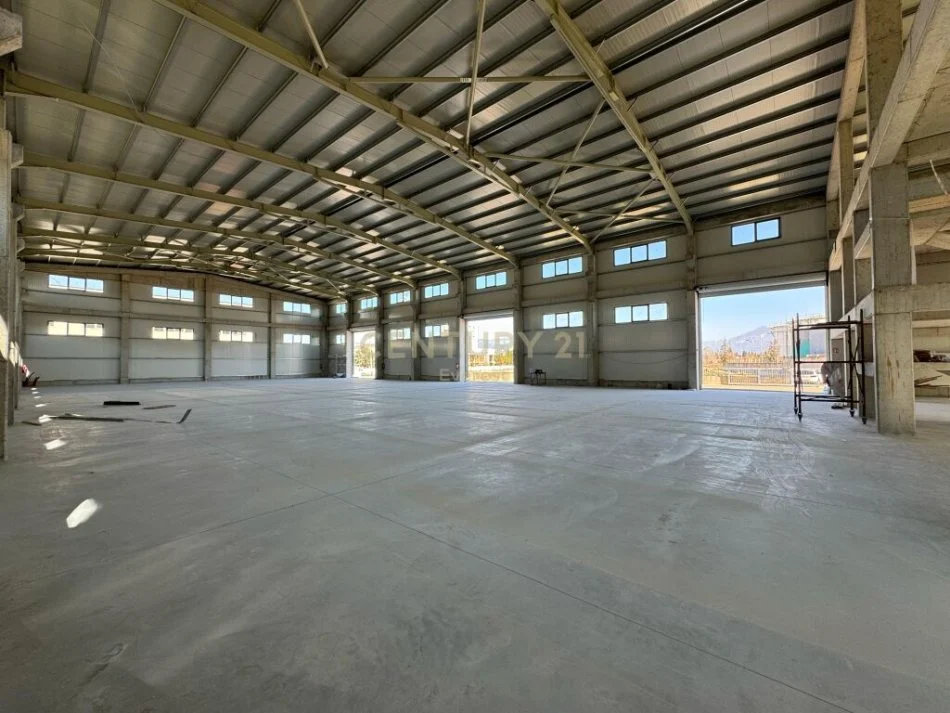 Tirane, shitet ambjent biznesi Kati 0, 2.501 m² 1.500.000 € (Prane City Park)