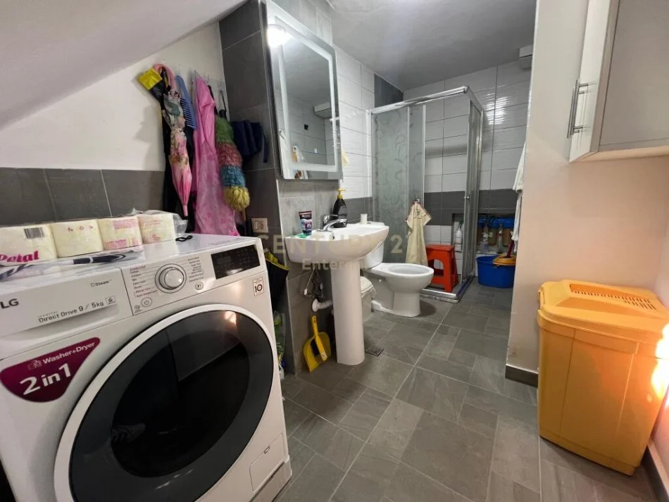 Tirane, shitet apartament duplex Kati 1, 142 m² 130.000 € 