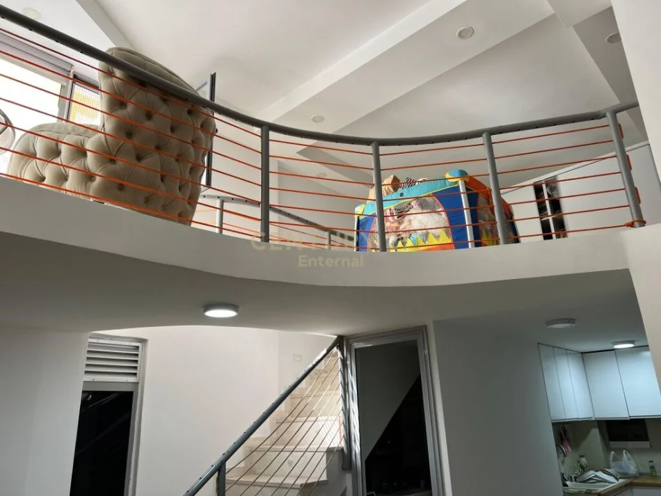 Tirane, shitet apartament duplex Kati 1, 142 m² 130.000 € 