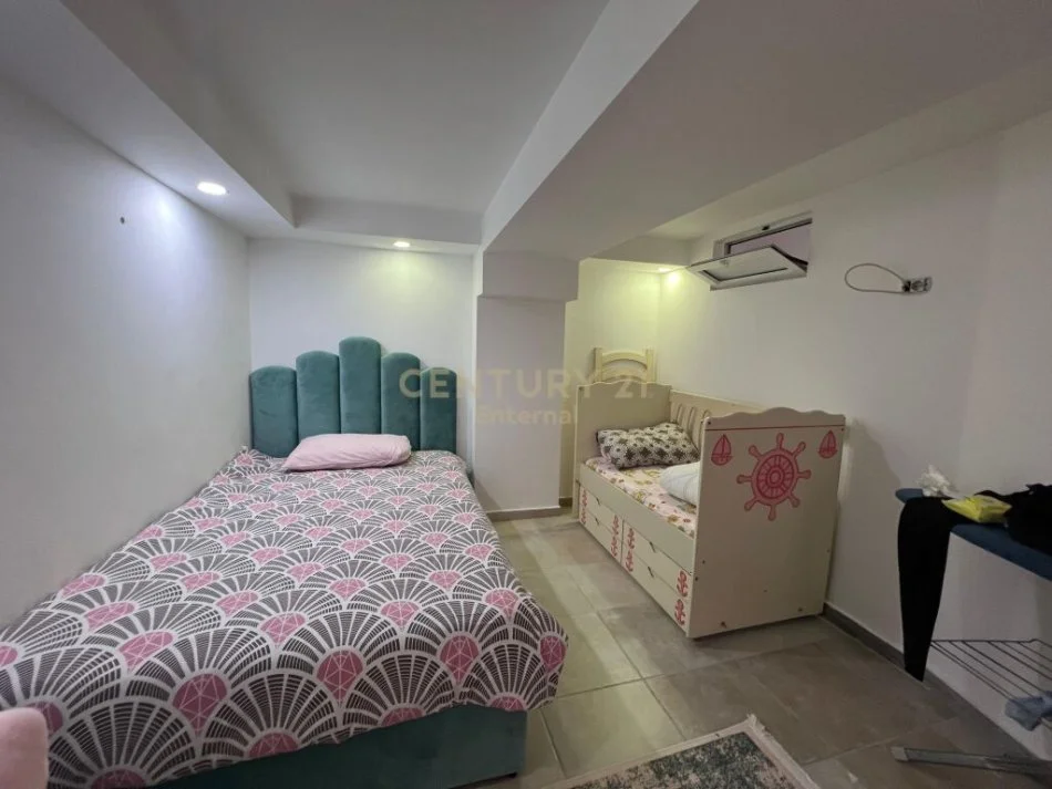Tirane, shitet apartament duplex Kati 1, 142 m² 130.000 € 