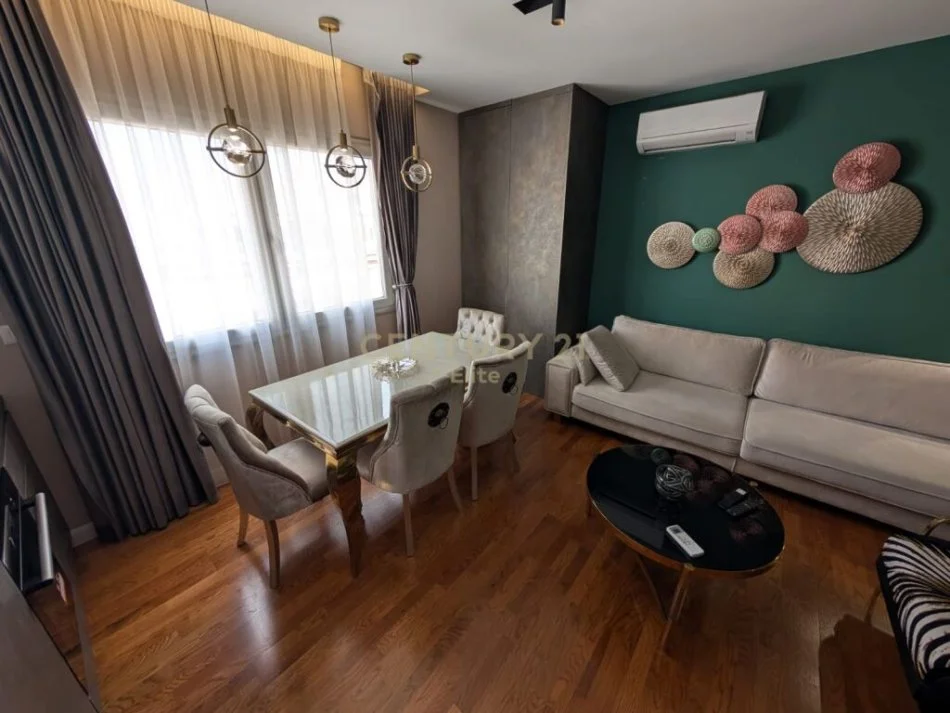 Tirane, jepet me qera apartament 1+1 Kati 6, 70 m² 800 € (Bllok)