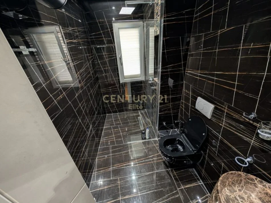 Tirane, jepet me qera apartament 1+1 Kati 6, 70 m² 800 € (Bllok)