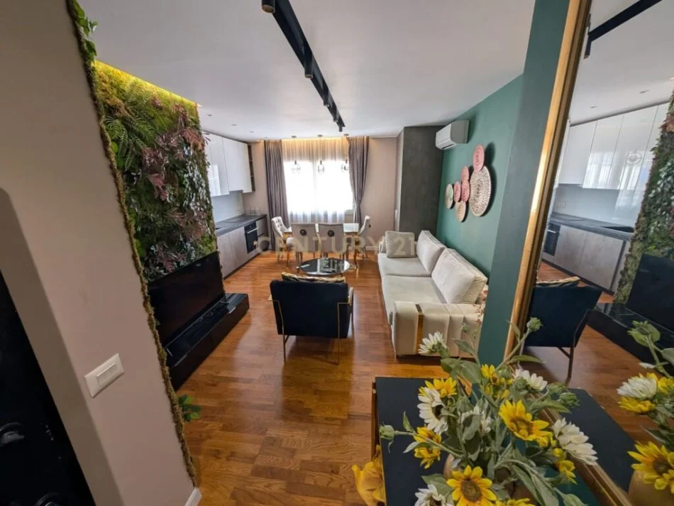 Tirane, jepet me qera apartament 1+1 Kati 6, 70 m² 800 € (Bllok)