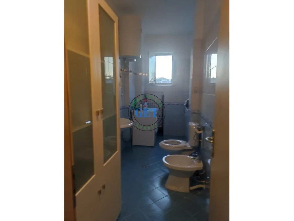 Durres, jepet me qera apartament 2+1 Kati 6, 100 m² 500 € (Sheshi Pranvera)