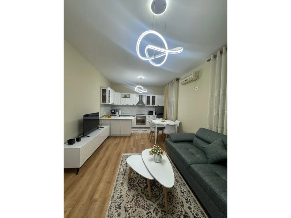Tirane, jepet me qera apartament 1+1 Kati 2, 69 m² 1.200 € (Rruga e Kavajes)