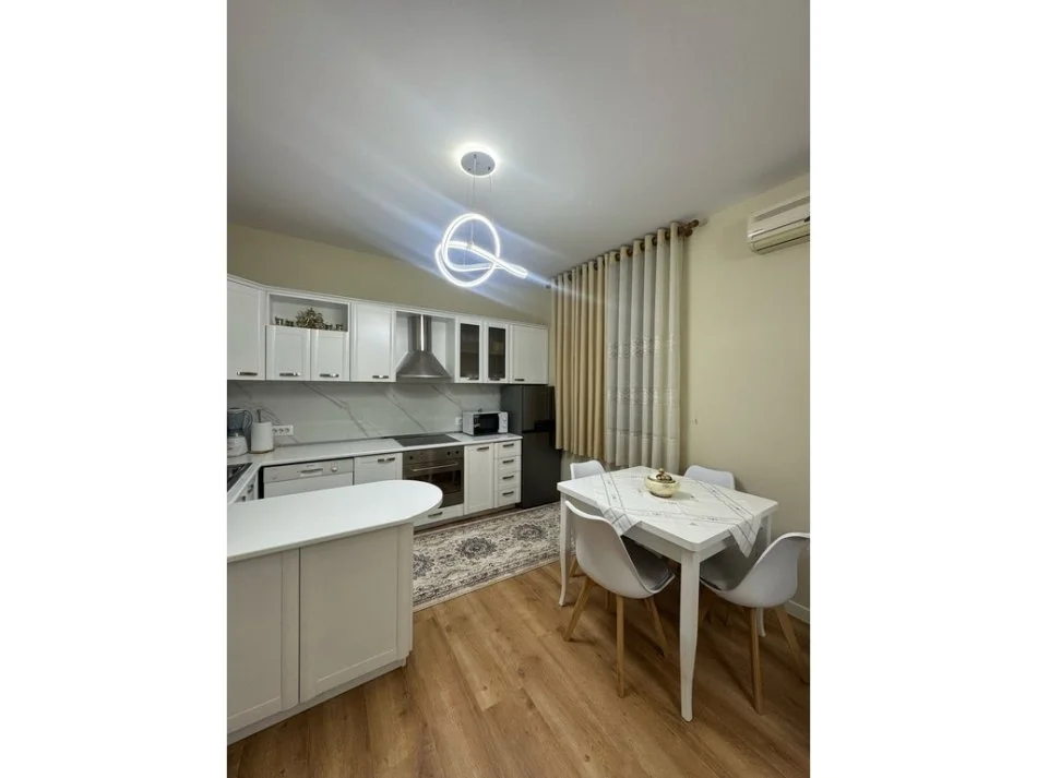 Tirane, jepet me qera apartament 1+1 Kati 2, 69 m² 1.200 € (Rruga e Kavajes)