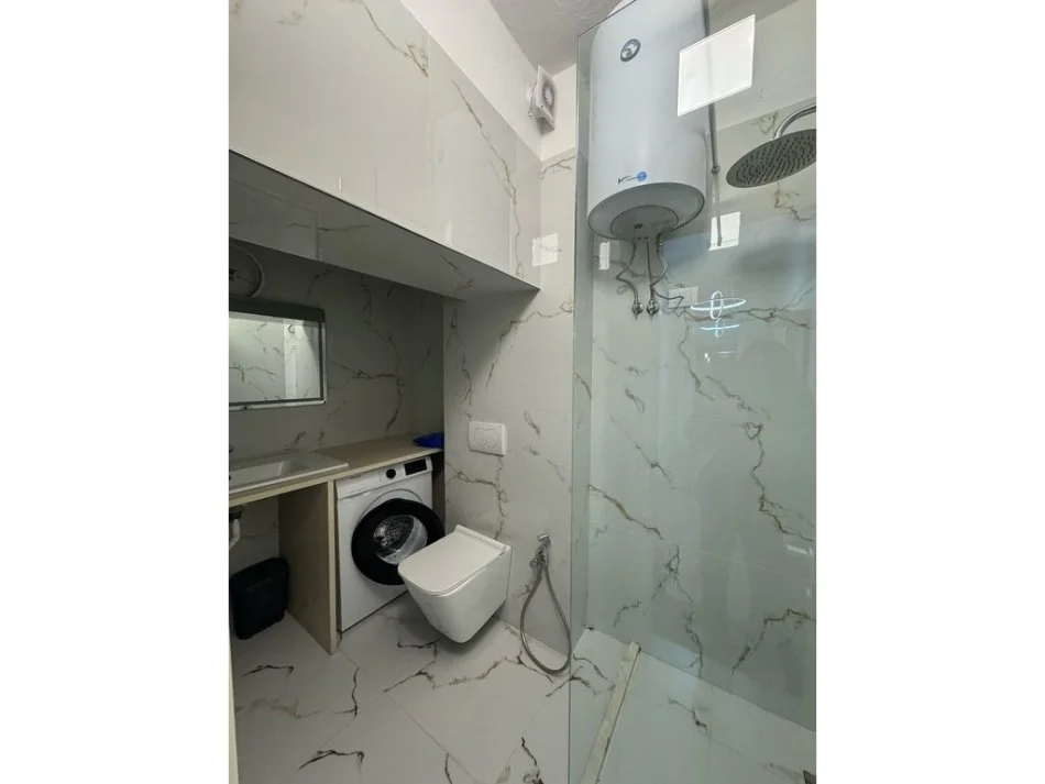 Tirane, jepet me qera apartament 1+1 Kati 2, 69 m² 1.200 € (Rruga e Kavajes)