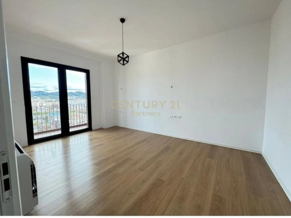 Tirane, shitet apartament 3+1+Ballkon Kati 18, 159 m² 399.000 € (rruga e kavajes)