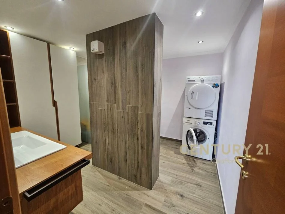 Tirane, shitet apartament 3+1 Kati 6, 158 m² 370.000 € (Bulevardi Gjergj Fishta)