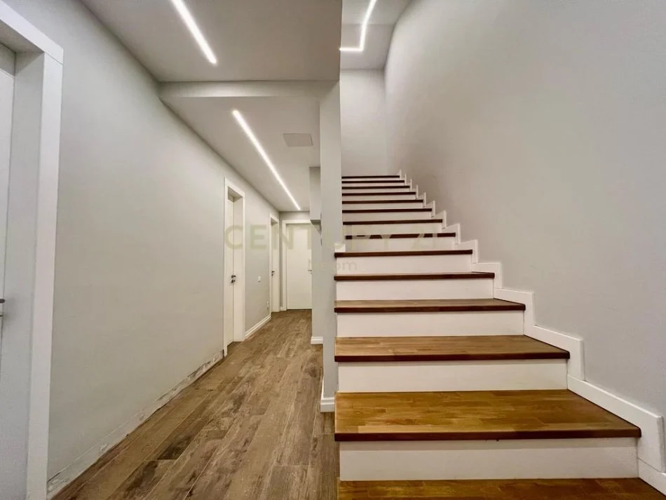 Tirane, shes Vile , 410 m² 1.150.000 € (Liqeni i Thate)