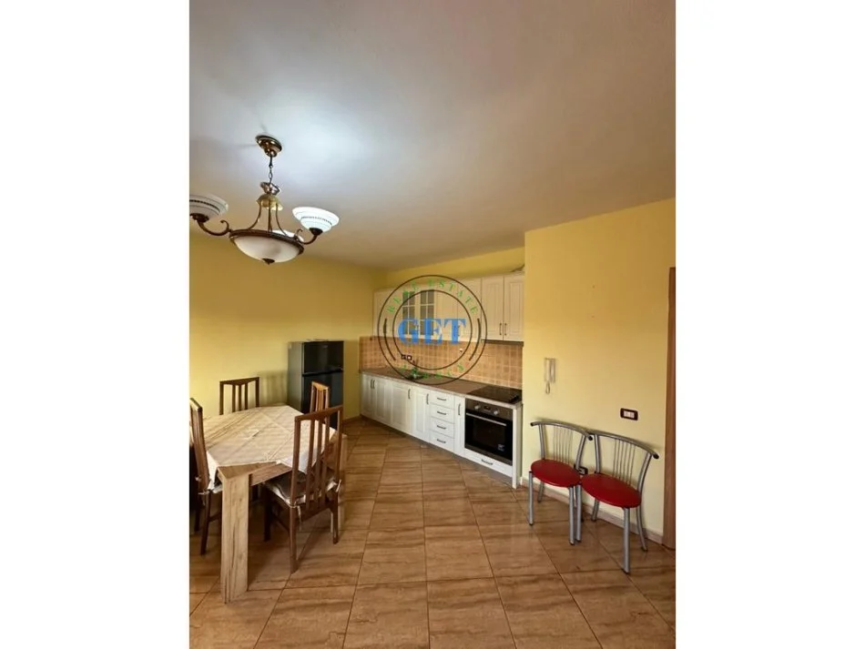 Durres, jepet me qera apartament 1+1+Ballkon Kati 5, 76 m² 350 € 