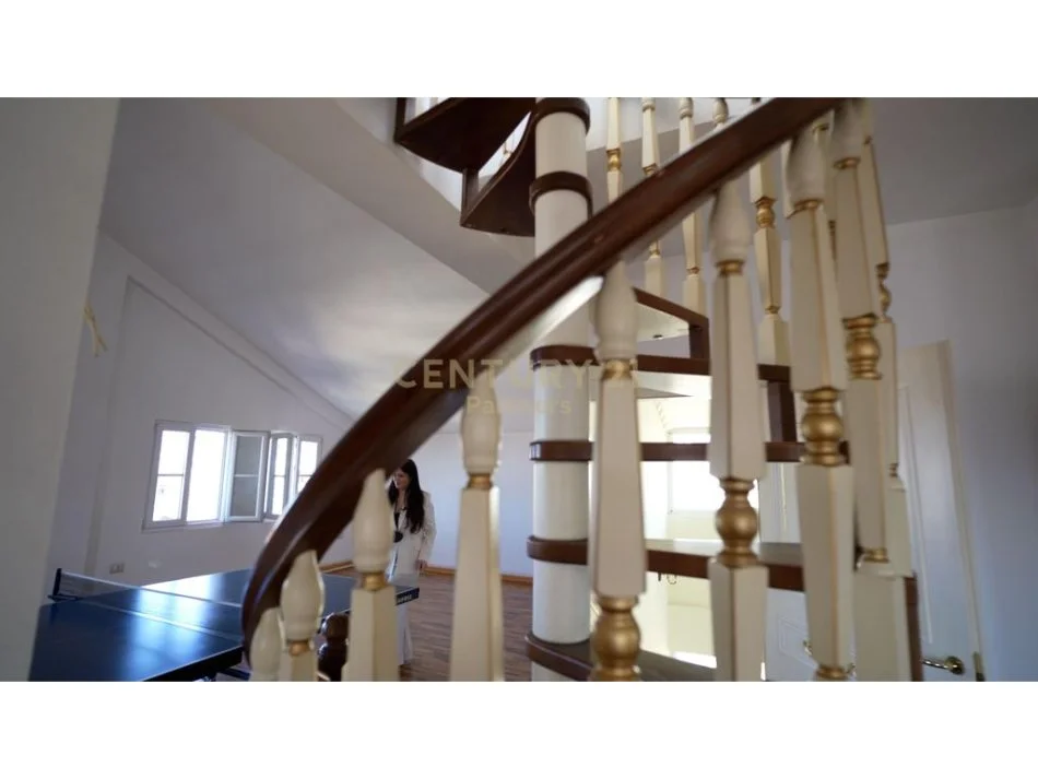 Tirane, shes Vile , 1.000 m² 900.000 € (Kodra e Priftit)