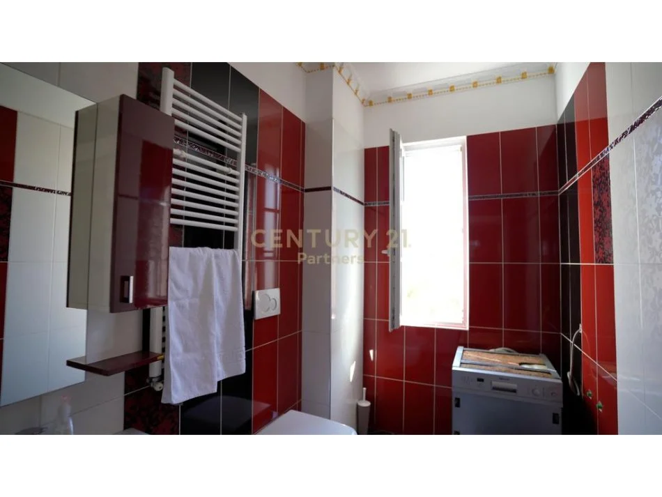 Tirane, shes Vile , 1.000 m² 900.000 € (Kodra e Priftit)