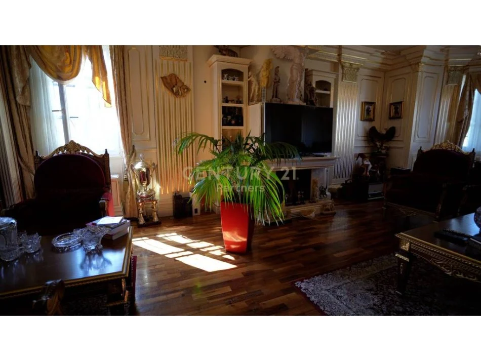 Tirane, shes Vile , 1.000 m² 900.000 € (Kodra e Priftit)