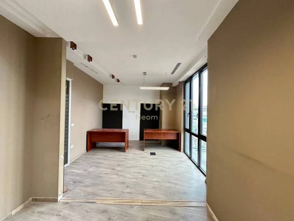 Tirane, shitet zyre Kati 8, 146 m² 499.000 € (Neom110490)