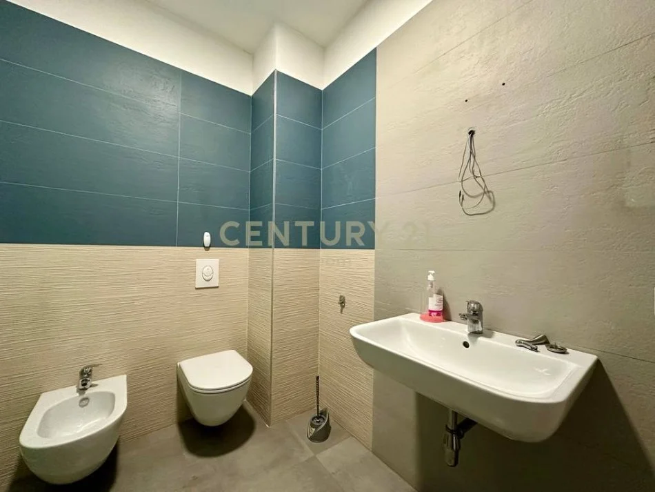 Tirane, shes ambjent biznesi , 146 m² 499.000 € (Rruga e Elbasanit)