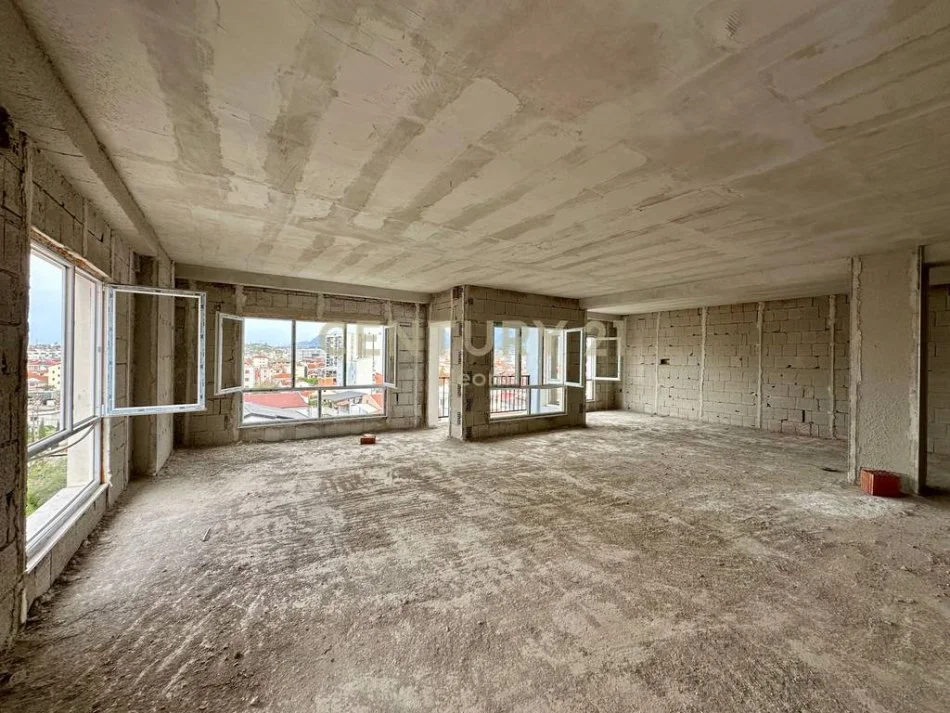 Tirane, shes apartament 2+1 , 114 m² 142.500 € (Rruga e Dibres)