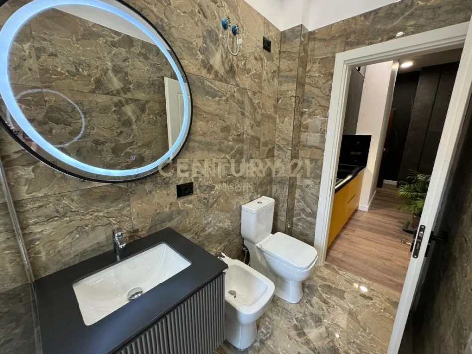 Tirane, jepet me qera apartament 1+1 Kati 6, 74 m² 600 € (Liqeni i Thate)