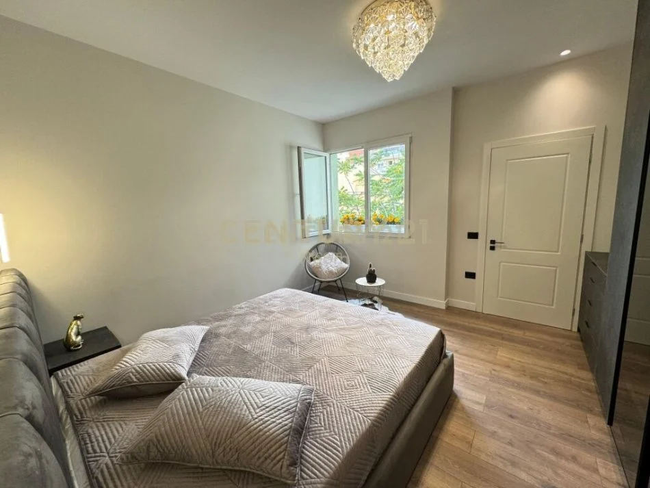 Tirane, jepet me qera apartament 1+1+Aneks+Ballkon Kati 6, 74 m² 600 € (Neom110522)