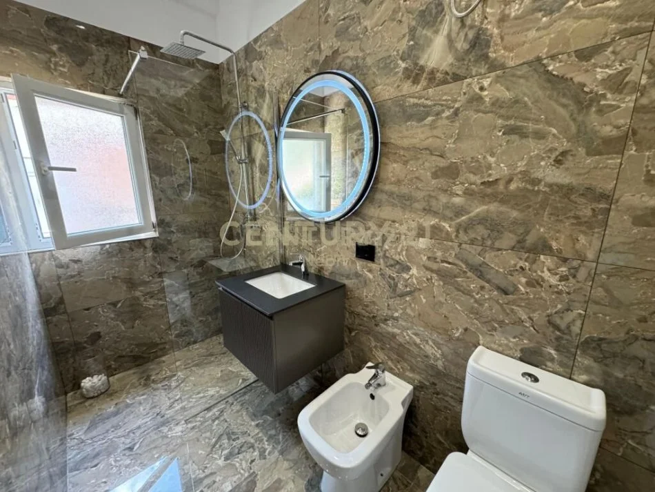 Tirane, jepet me qera apartament 1+1 Kati 6, 74 m² 600 € (Liqeni i Thate)