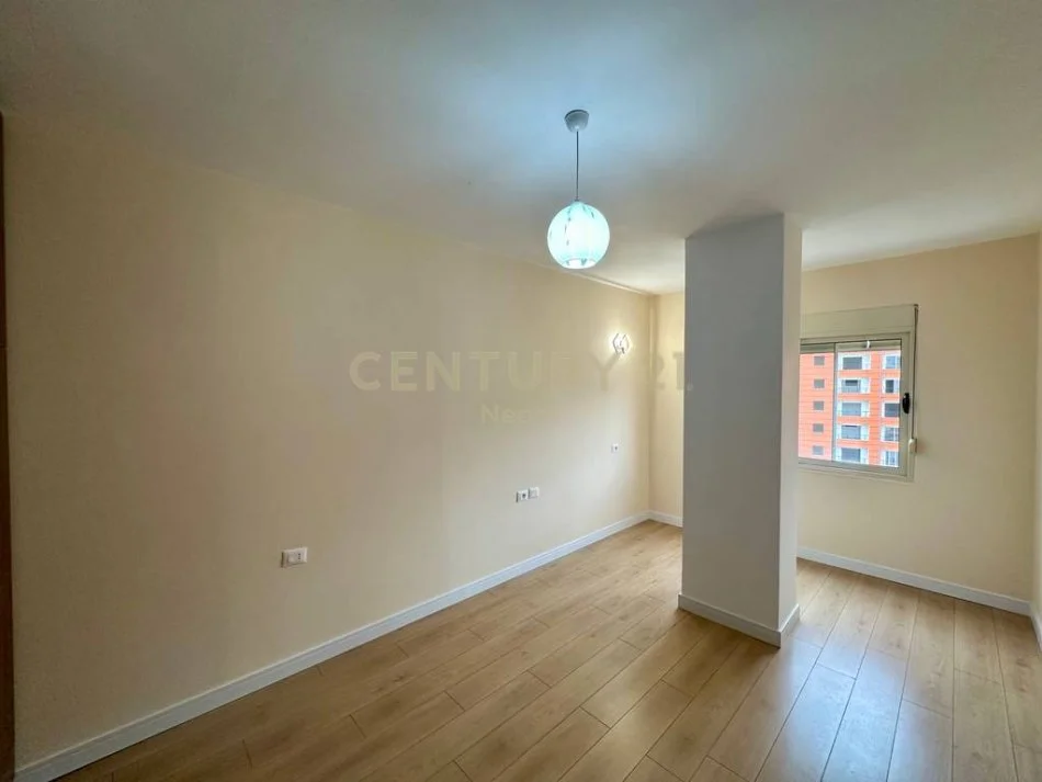 Tirane, shitet apartament 2+1+Aneks+Ballkon Kati 5, 81 m² 105.000 € (Neom110528)