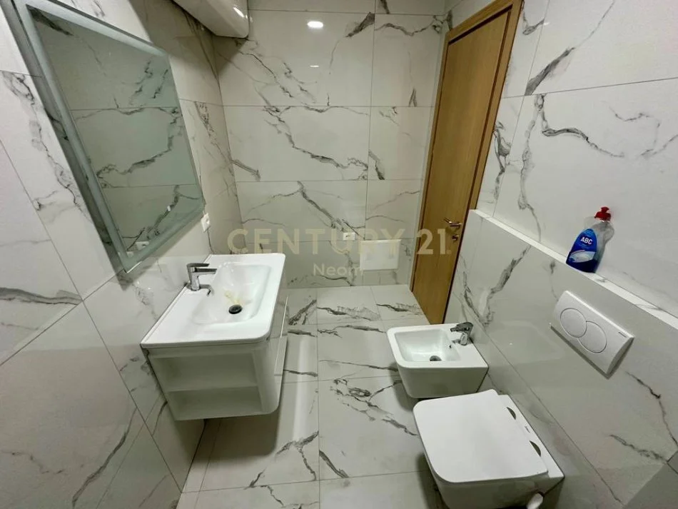 Tirane, shitet apartament 2+1+Aneks+Ballkon Kati 5, 81 m² 105.000 € (Neom110528)