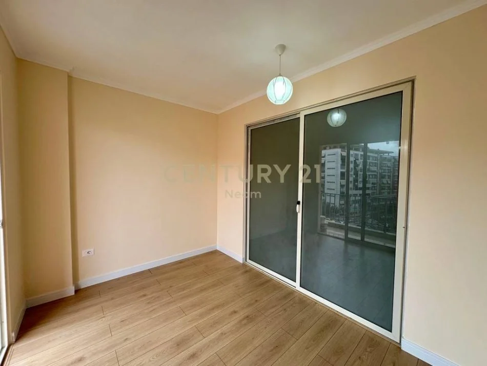 Tirane, shitet apartament 2+1+Aneks+Ballkon Kati 5, 81 m² 105.000 € (Neom110528)