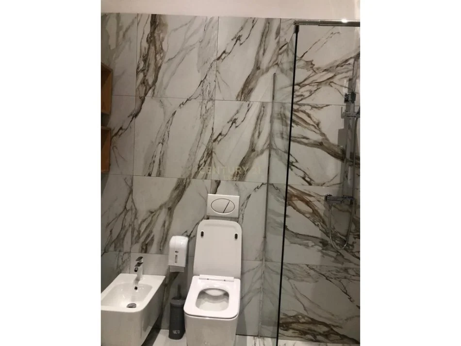 Tirane, jap me qera apartament 1+1+POST PARKIMI+Ballkon , 75 m² 1.100 € (Kompleksi Delijorgji)