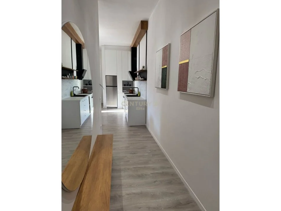 Tirane, jepet me qera apartament 1+1 Kati 5, 75 m² 1.100 € (Deliorgji)