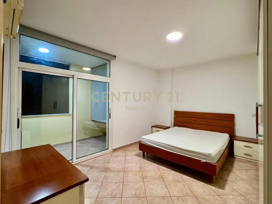 Tirane, jap me qera apartament 2+1+2 , 140 m² 650 € (Komuna e Parisit)