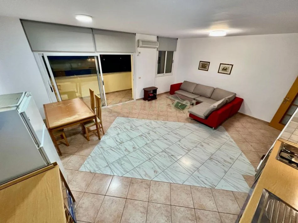 Tirane, jap me qera apartament 2+1+2 , 140 m² 650 € (Komuna e Parisit)