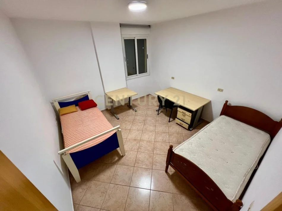 Tirane, jap me qera apartament 2+1+2 , 140 m² 650 € (Komuna e Parisit)