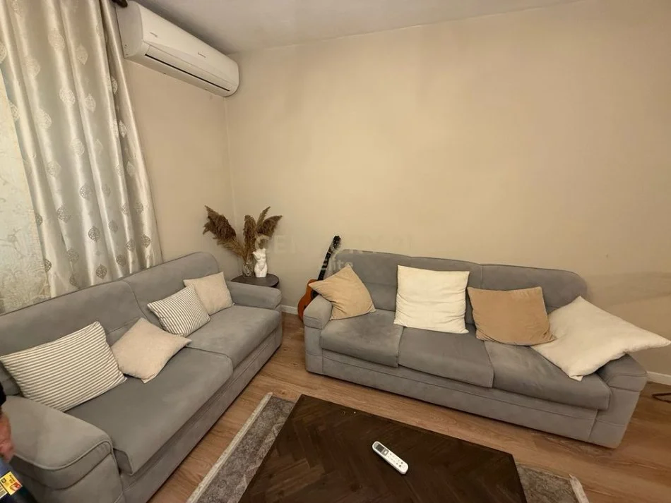 Tirane, jepet me qera apartament 2+1 Kati 4, 108 m² 950 € (Ish-Blloku)