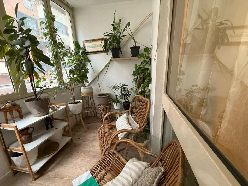 Tirane, jepet me qera apartament 2+1 Kati 4, 108 m² 950 € (Ish-Blloku)