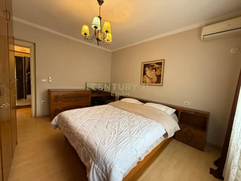 Tirane, jepet me qera apartament 2+1 Kati 4, 70 m² 600 € (Joni1994)