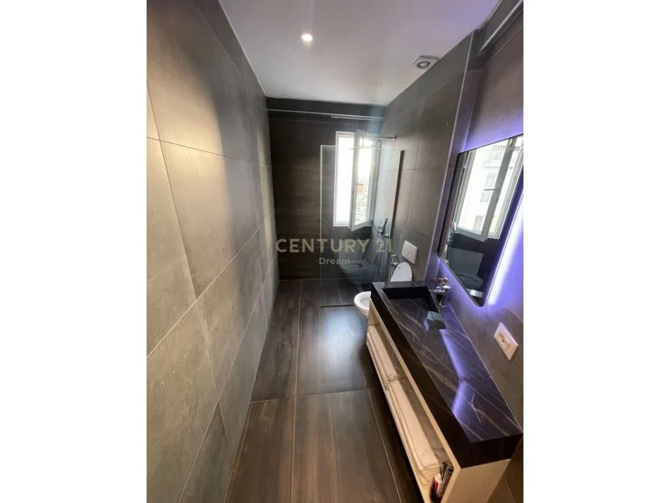 Tirane, shitet apartament Kati 8, 96 m² 198.000 € 