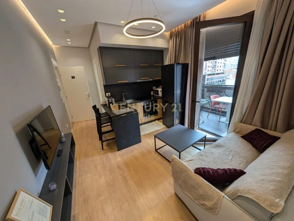 Tirane, shiten 3 apartamente 1+1 Kati 4, 190 m² 520.000 € (Rruga Barrikadave)