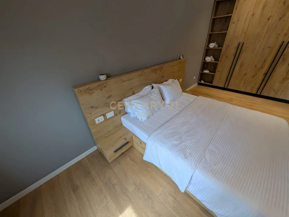 Tirane, shiten 3 apartamente 1+1 Kati 4, 190 m² 520.000 € (Rruga Barrikadave)